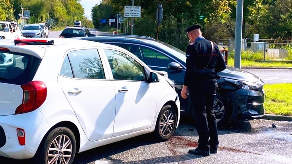 Copertina per Scontro tra due auto a Duino, airbag scoppiati e donna in ospedale